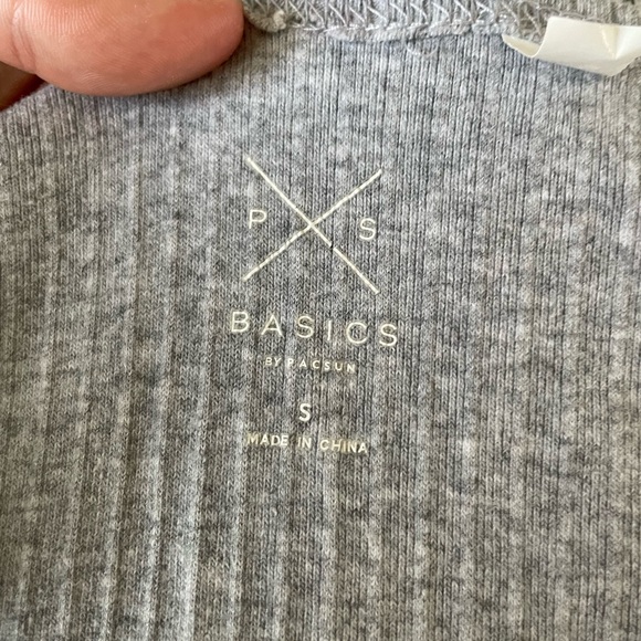 Gray Ribbed Button-Up Crop Top - Picture 5 of 6